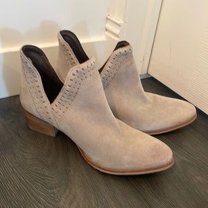 BCBGeneration Low cut Booties
